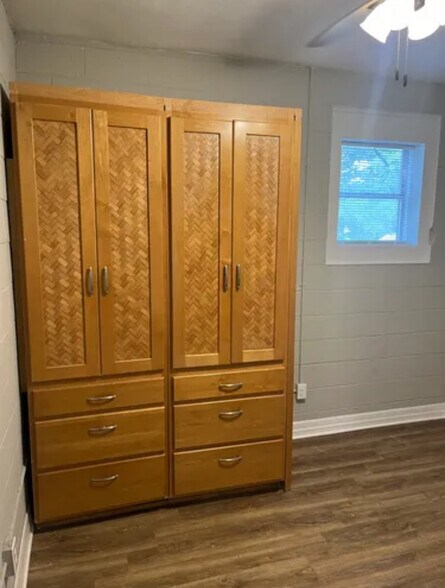 Building Photo - 8715 Fowler Ave