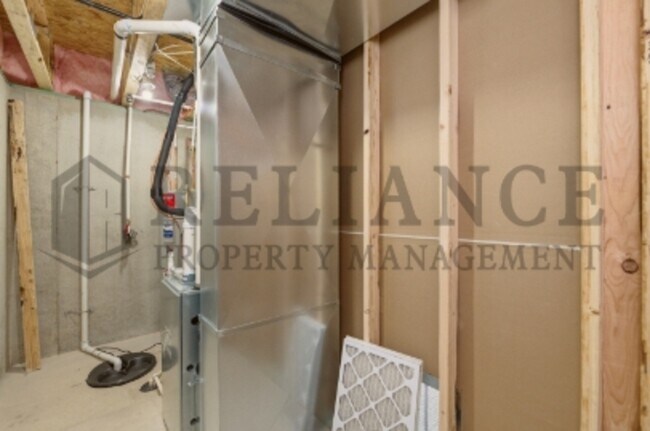 Building Photo - 5301 N Pinecrest Ct
