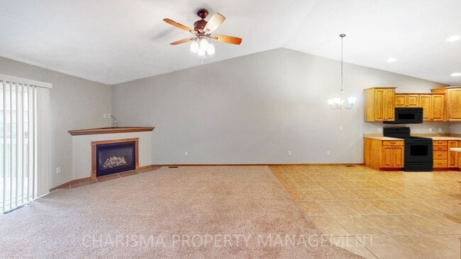 Building Photo - 3 BD, 2.5 BA TOWNHOME, DOUBLE ATTACHED GARAGE, PET FRIENDLY, WALK OUT DECK, LOTS OF SPACE!