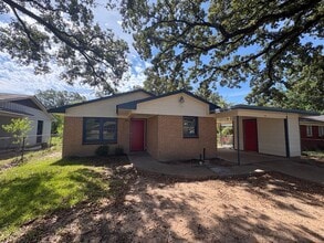 Building Photo - 918 Huntington Ln