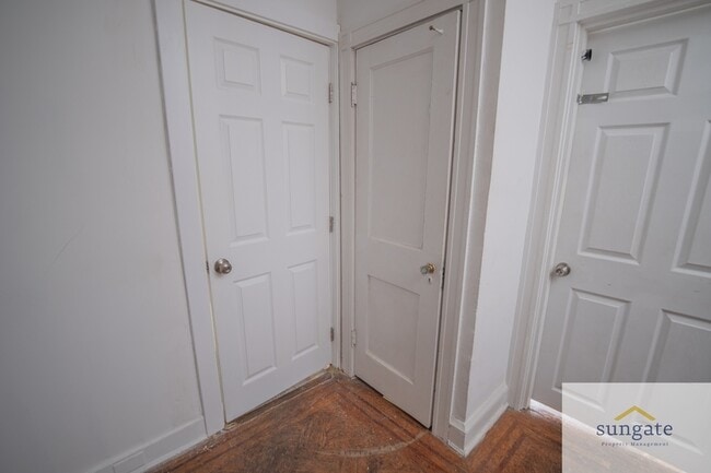 Building Photo - 213 E 33rd St