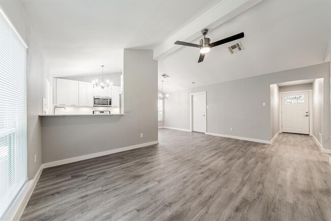 Building Photo - 10429 Firethorn Ln