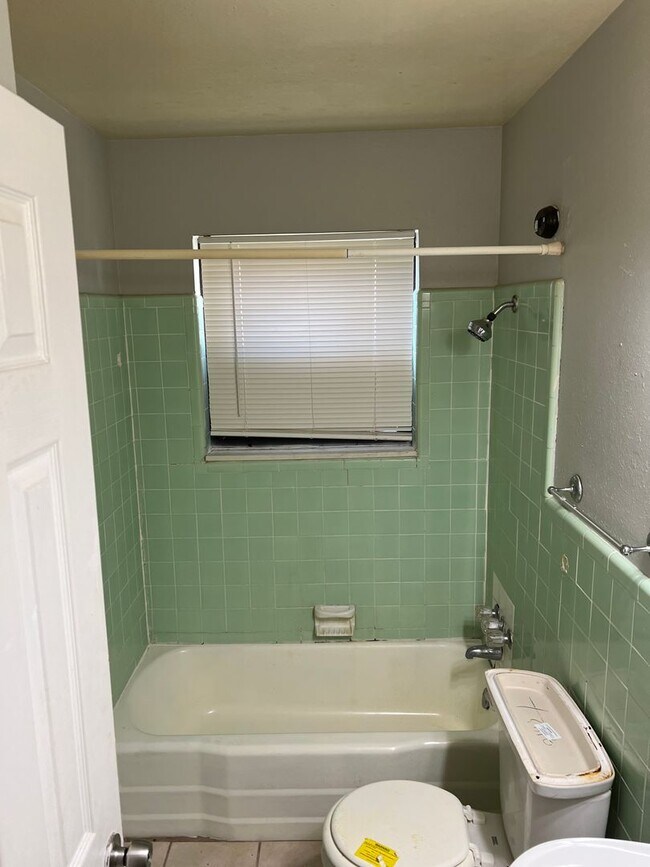 Building Photo - Southern Hills!