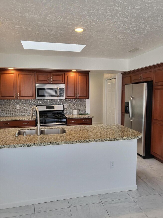 Building Photo - 1724 Powder River Dr NE
