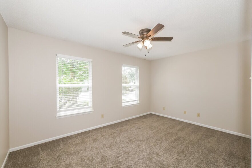 Building Photo - 2282 Shadowbrook Dr
