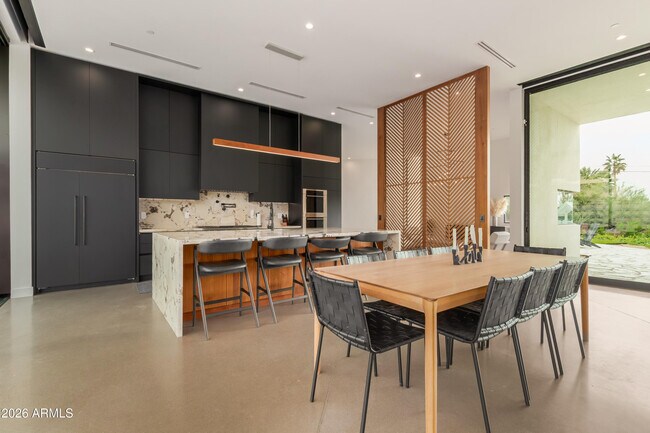 Building Photo - 4905 E White Gates Dr