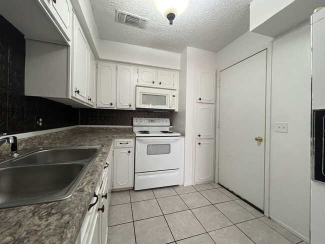 Building Photo - Spacious Snyder Home: 3 Beds, 2 Baths, 2-Car Garage & Cozy Carpeted Bedrooms!