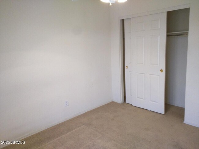 Building Photo - 1924 W Mockingbird Dr