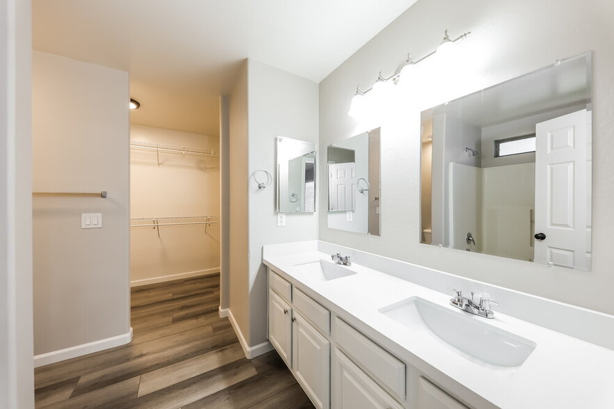 Building Photo - 11830 W Avenida Del Sol