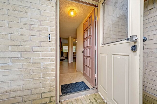 Building Photo - 16355 Sierra Grande Dr