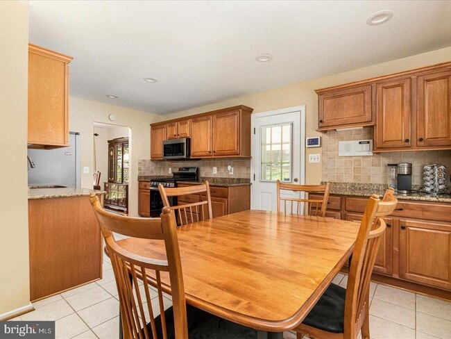 Building Photo - 6434 Rives Ct