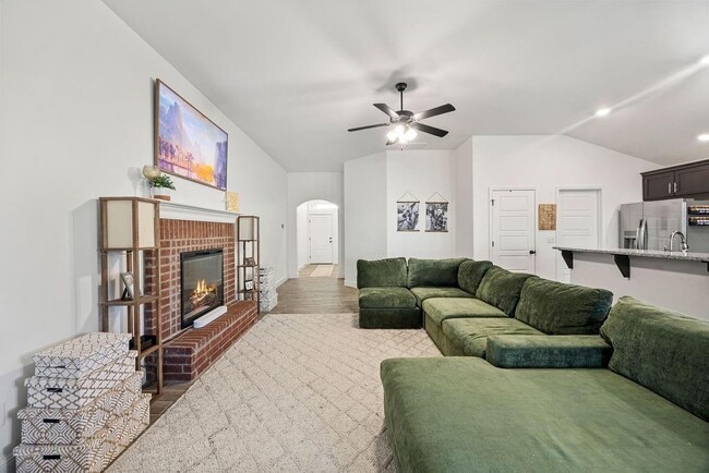 Building Photo - 6007 NW Hoover St