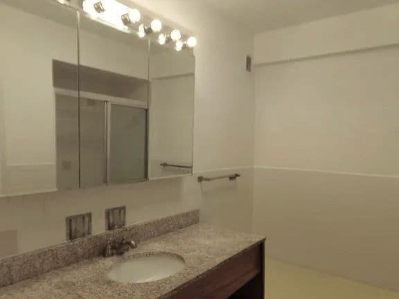 Building Photo - 8644 Skokie Blvd