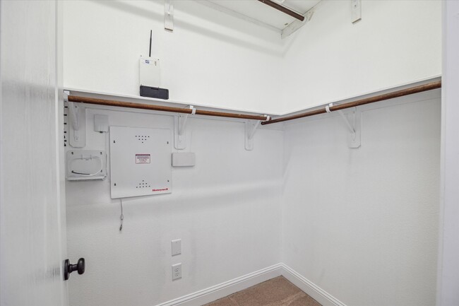 Building Photo - 31 Butternut Grove Place