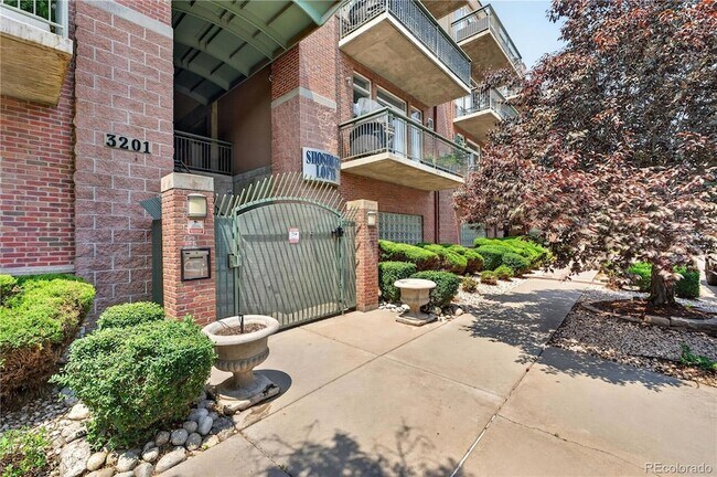 Building Photo - 3201 Shoshone St