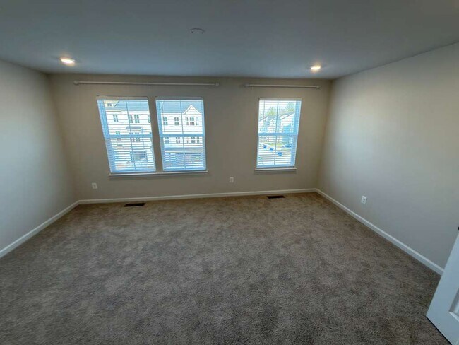 Building Photo - 8760 Whitman Dr