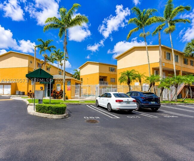 Building Photo - 6235 SW Kendale Lakes Cir