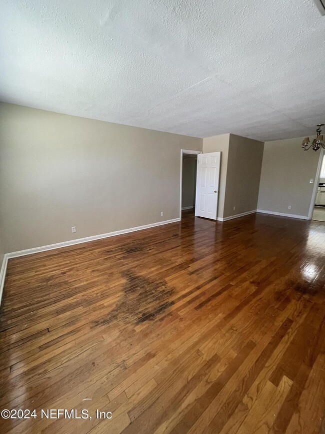 Building Photo - 1038 Arco Dr