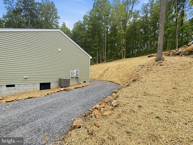 Building Photo - 441 High Top Rd