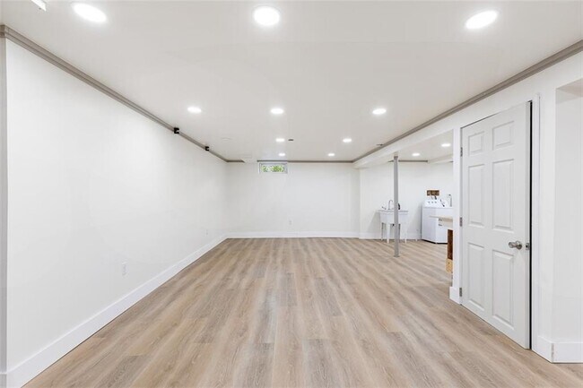 Building Photo - 2 Wardlaw Ct