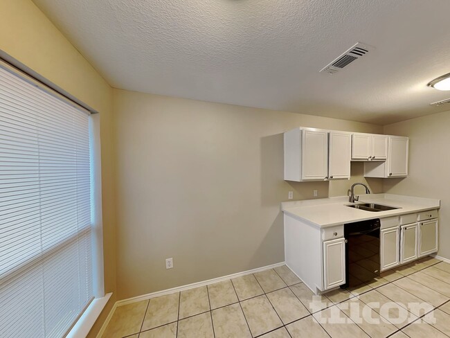 Building Photo - 2709 Star Ave