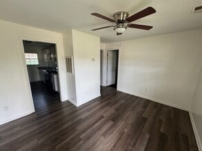 Building Photo - 32nd Place Apartments