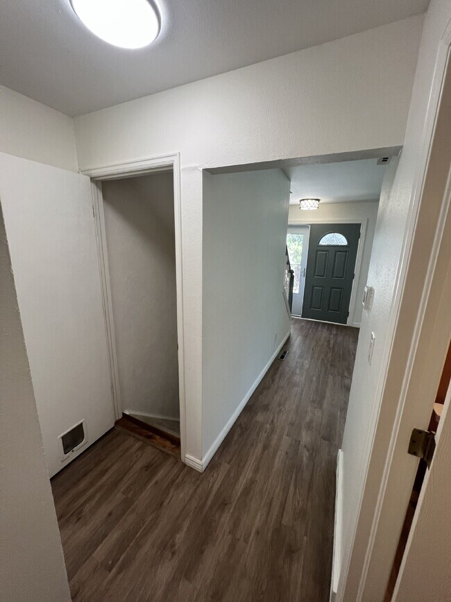 Building Photo - 7052 E Briarwood Dr