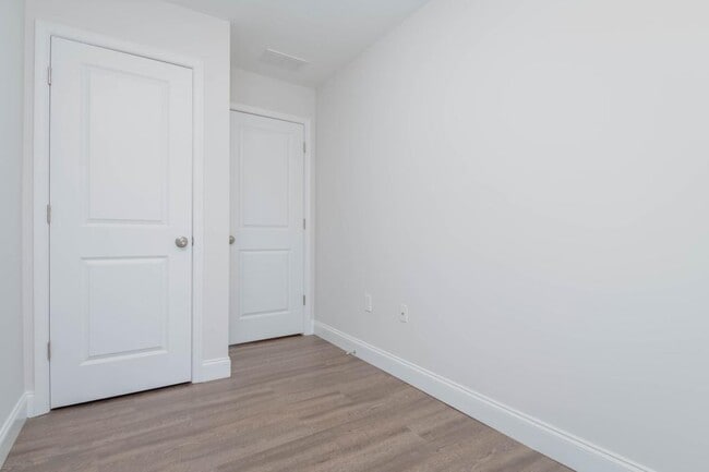 Building Photo - 806 Benninghaus Rd