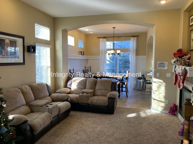 Building Photo - 3025 Redhaven Way