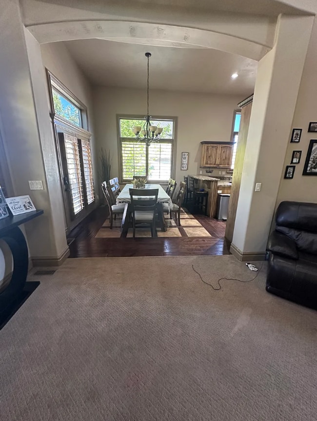 Building Photo - 6 Bed/3.5 Bathroom house in Herriman