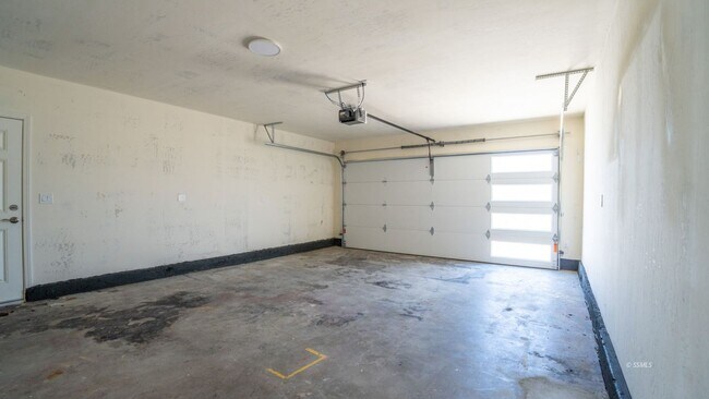 Building Photo - Stunning Fully Remodeled Home for Rent – M...