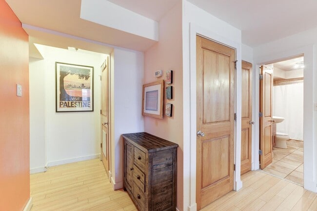 Building Photo - Updated  and Open Plan One Bed/One Bath 16...