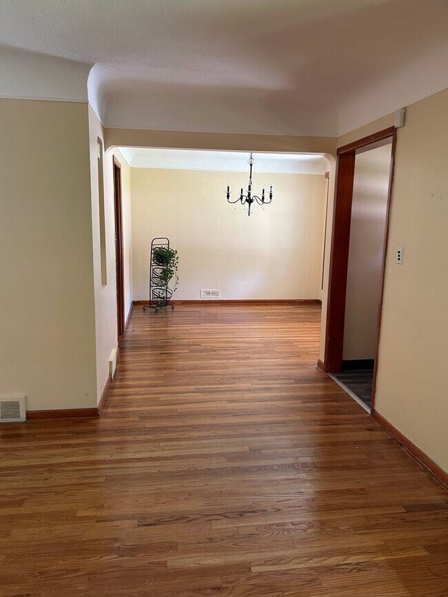 Building Photo - Brick 4 Bedrooms house is South Euclid With 2 Cars Detached Garage for Rent
