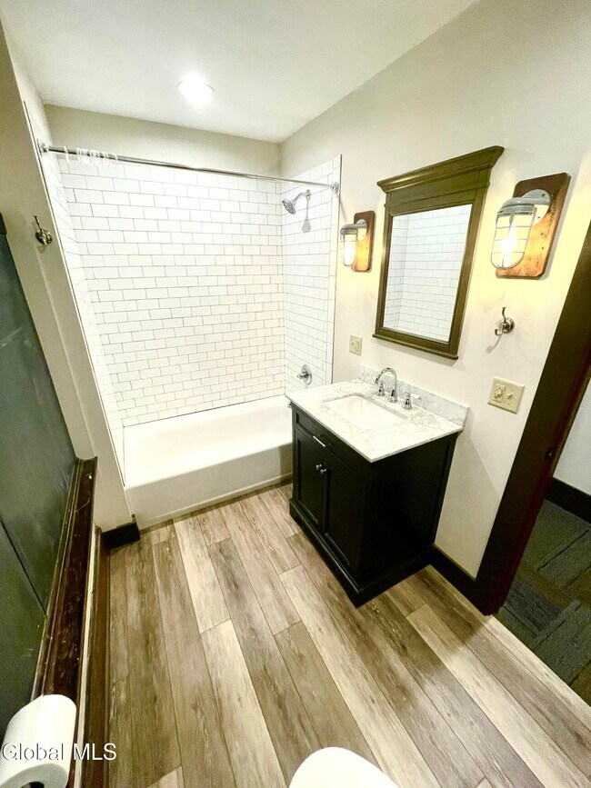 Building Photo - 34 William St