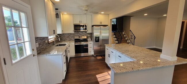 Building Photo - 608 Trent Ln