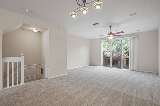 Building Photo - 3 Bed 2, Full Bath, 2 Half Bath, 1 Car Garage Townhome near MacDill AFB