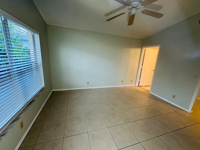 Building Photo - 5165 Foxhall Pl