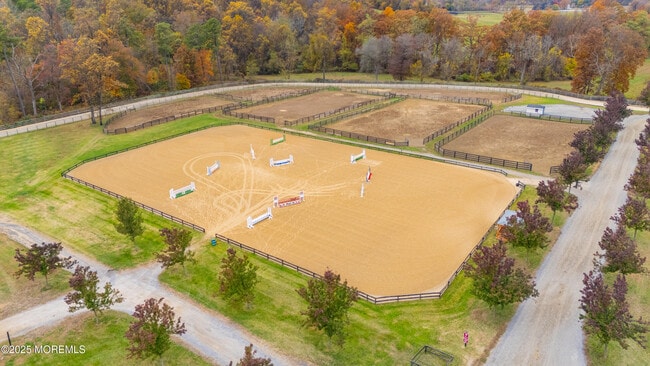 Building Photo - 52 Hill Rd