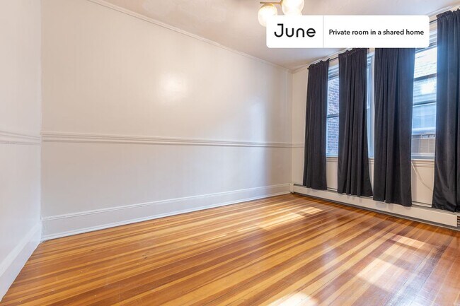 Building Photo - Private bedroom in 3 bed/1 bath Home