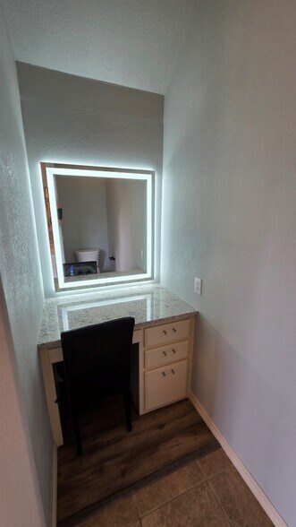 Building Photo - 3105 SW Pine Valley Rd