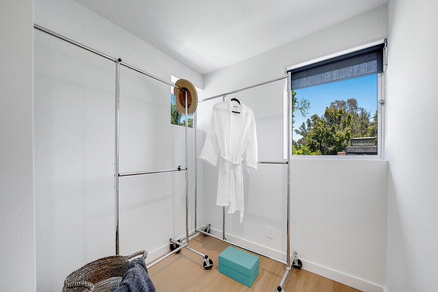 Building Photo - 4539 Beck Ave