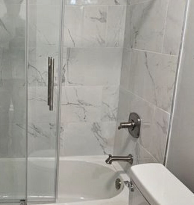 Building Photo - 2040 Linden Ave