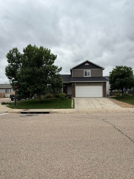Building Photo - 2174 Village Dr