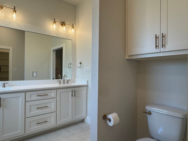 Building Photo - 9248 Villas Ct