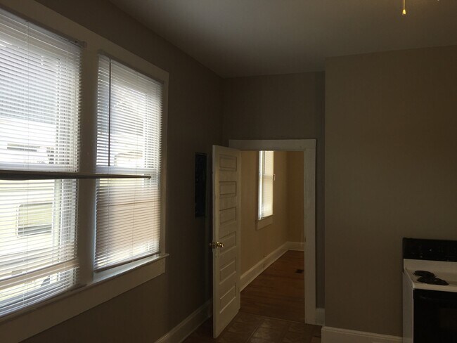 Building Photo - 27 Hemlock Dr