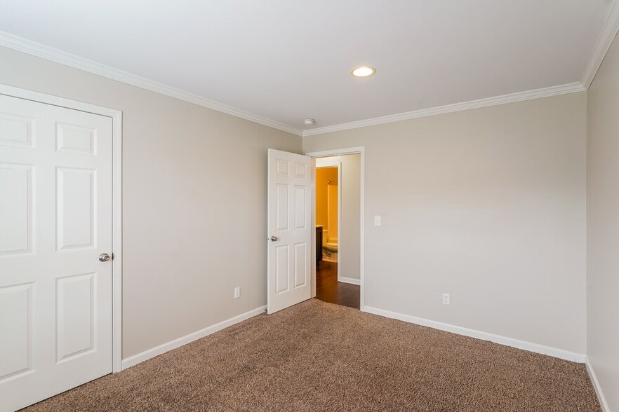 Building Photo - 2003 Vancroft Cir