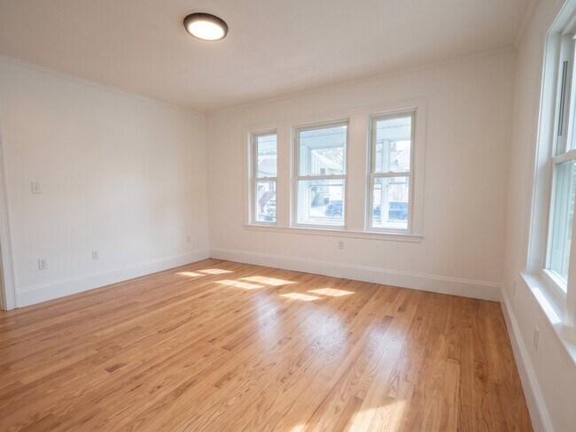 Building Photo - 135 Safford St
