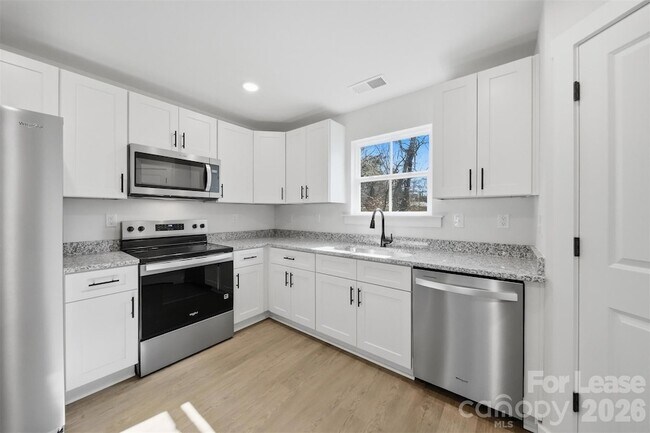 Building Photo - 403 15th Ave SW