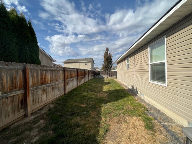 Building Photo - 16665 Chino Ave