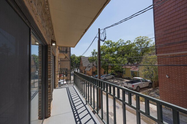 Building Photo - 1908 San Antonio St